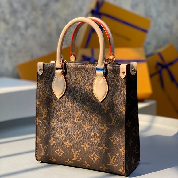 Louis Vuitton Monogram shopping bag - Picture 3 of 6